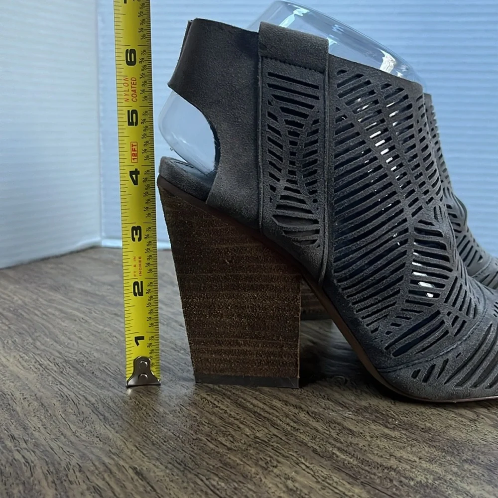 Vince Camuto Kimora Gray Leather Block Heel Booties Size 7.5